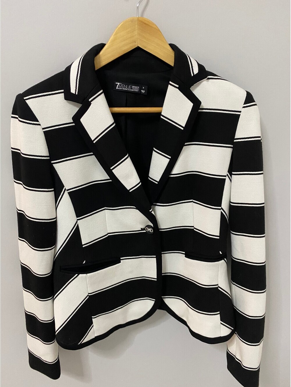 7th Avenue Design Studio Black and White Striped Women's Blazer Size S